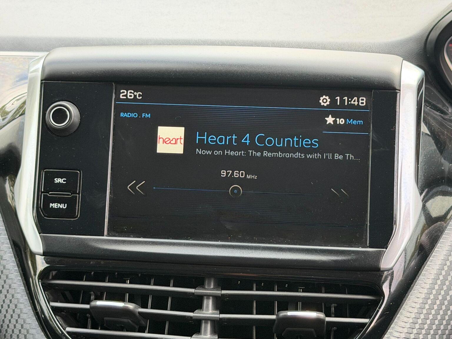 2018 Peugeot 2008 image 32