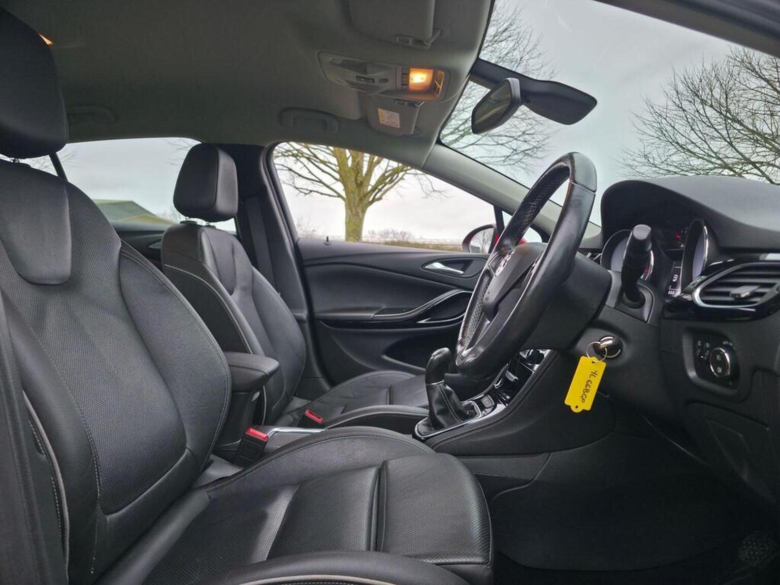 2016 Vauxhall Astra image 21