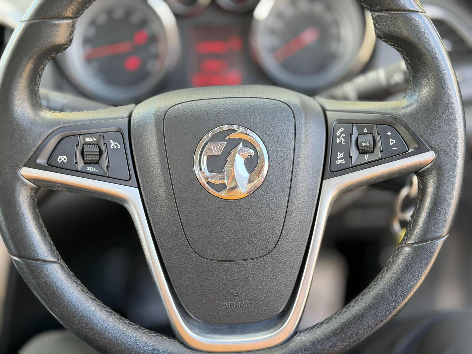 2011 Vauxhall Astra image 38