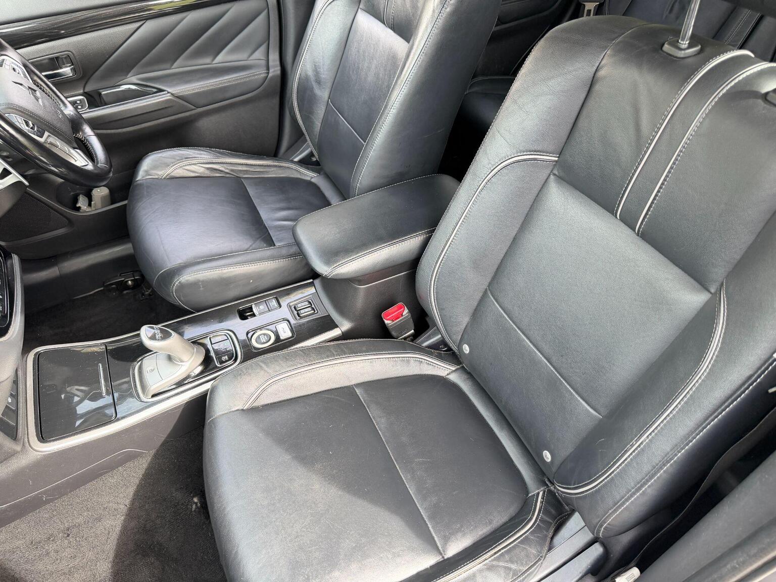 2018 Mitsubishi Outlander image 29