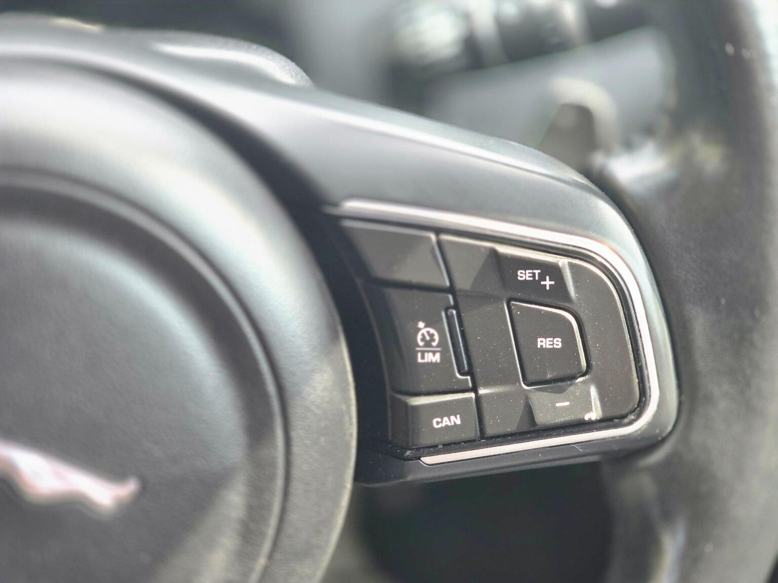 2016 Jaguar XE image 35