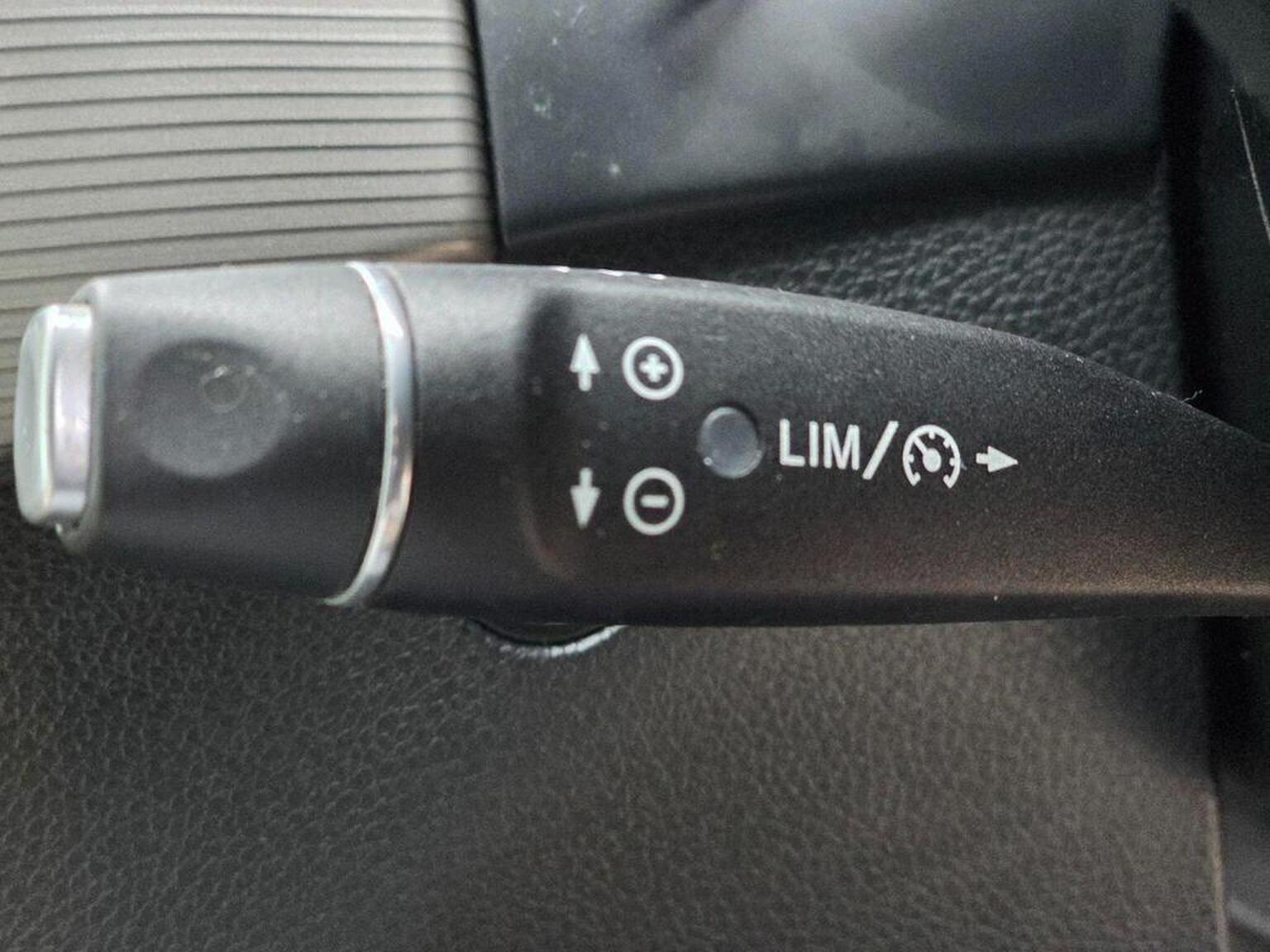 2016 Mercedes-Benz B Class image 37