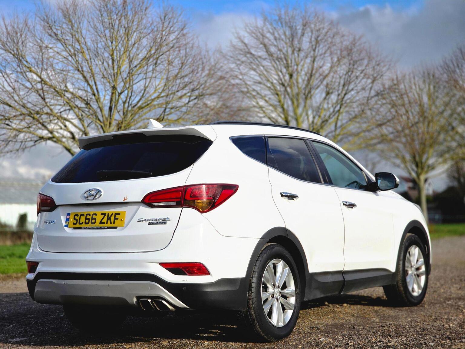 2017 Hyundai Santa Fe image 17