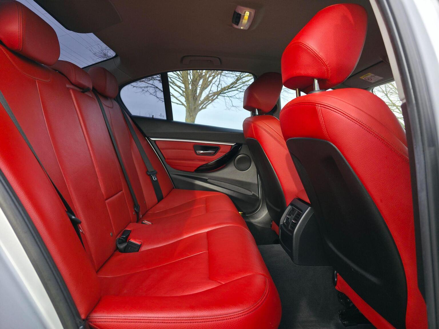 2017 BMW 3 Series image 22