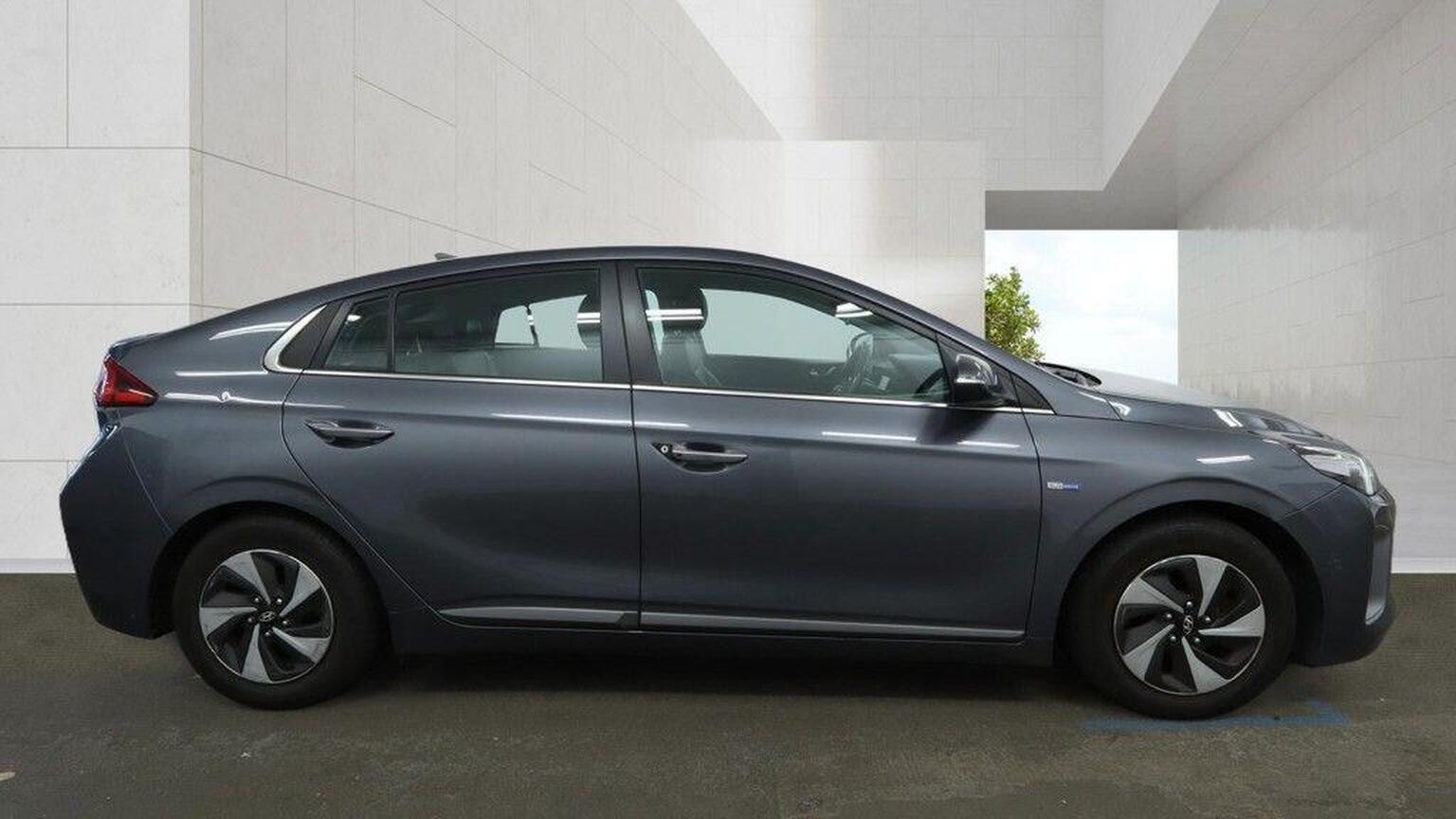 2017 Hyundai IONIQ image 2