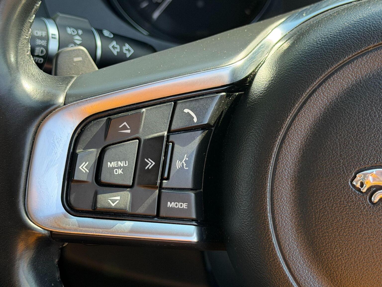 2018 Jaguar F-PACE image 39