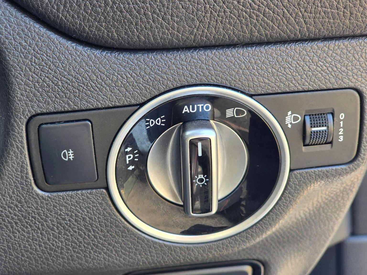 2018 Mercedes-Benz CLA image 38