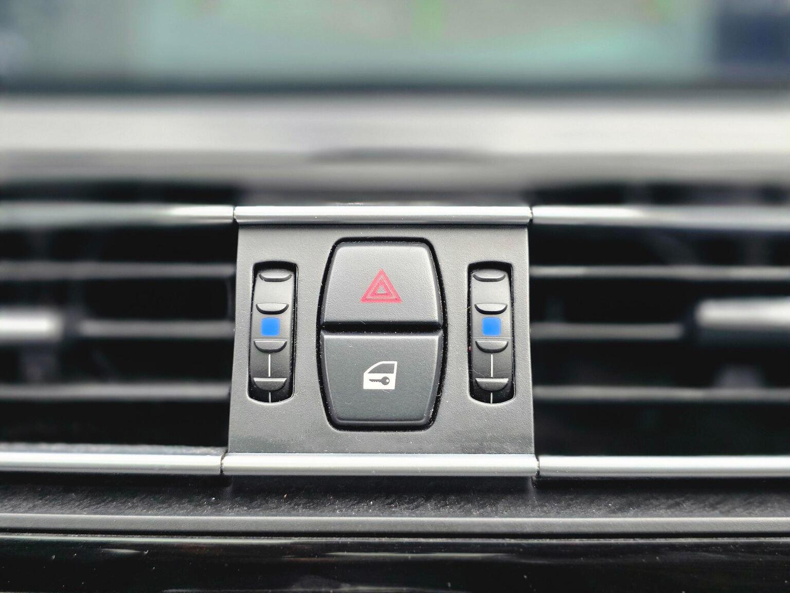 2013 BMW 7 Series image 30