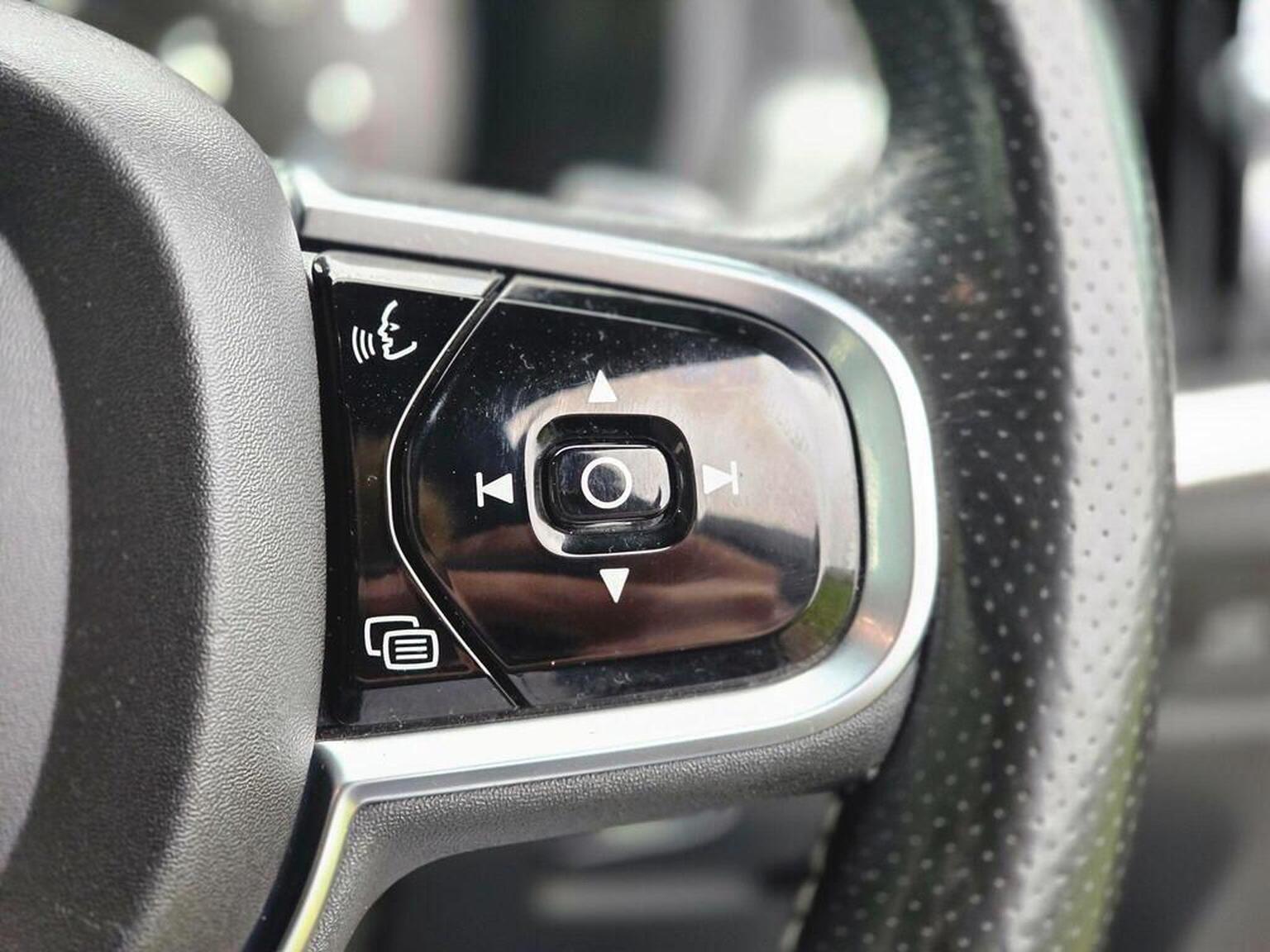 2019 Volvo S90 image 40