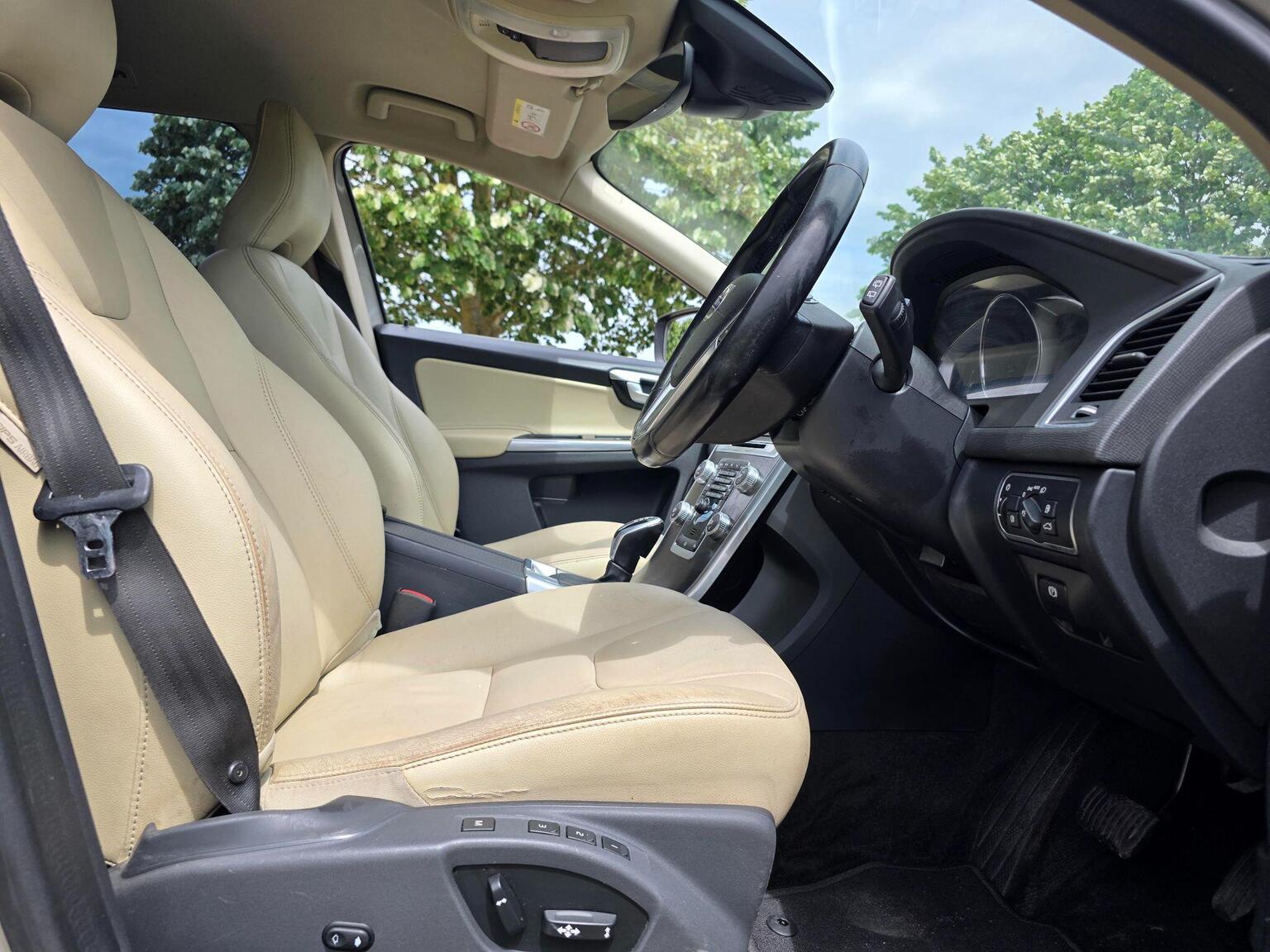 2015 Volvo XC60 image 21