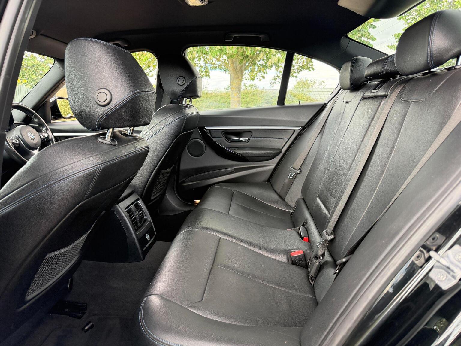 2018 BMW 3 Series image 27