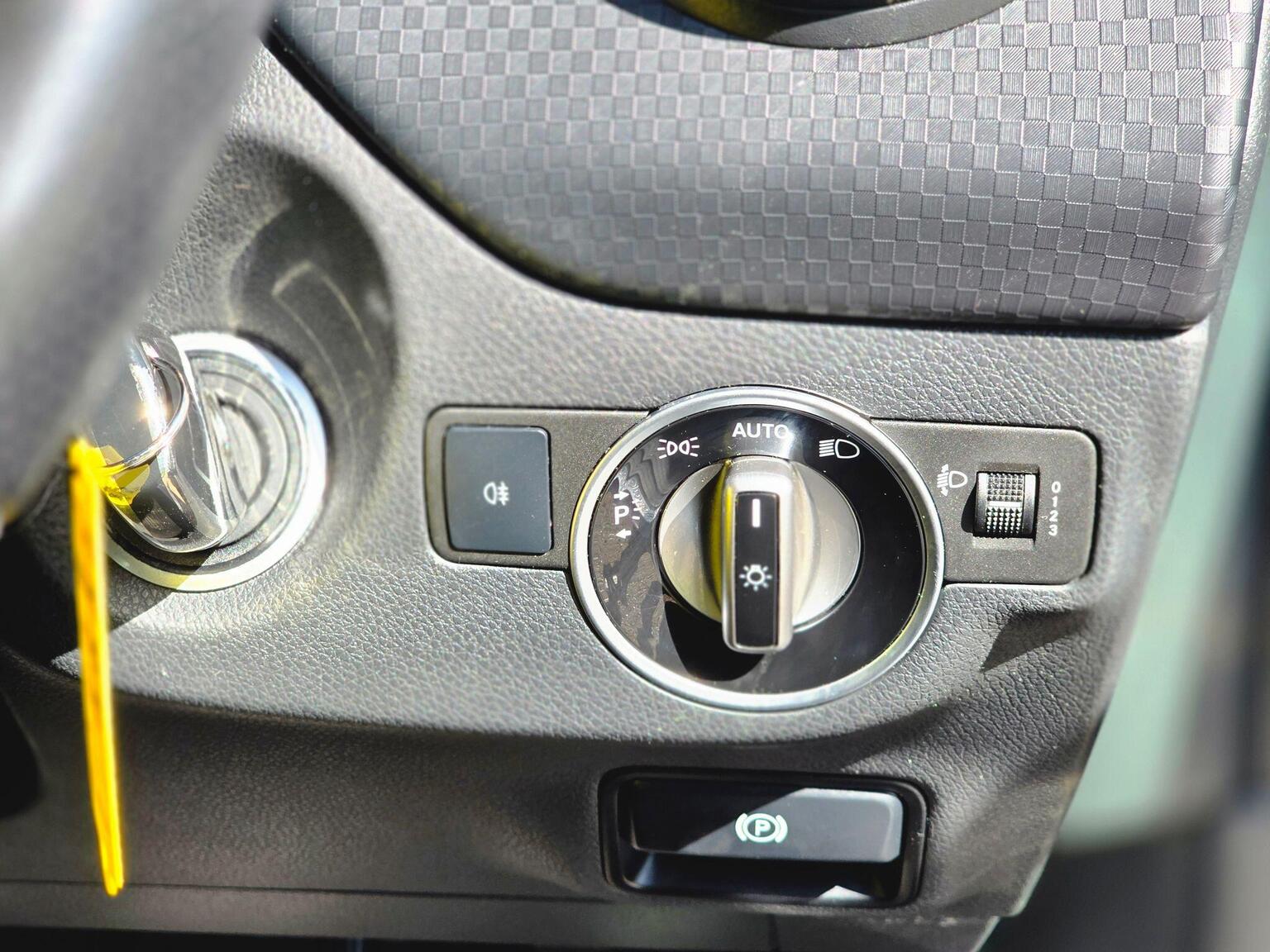 2016 Mercedes-Benz A Class image 36