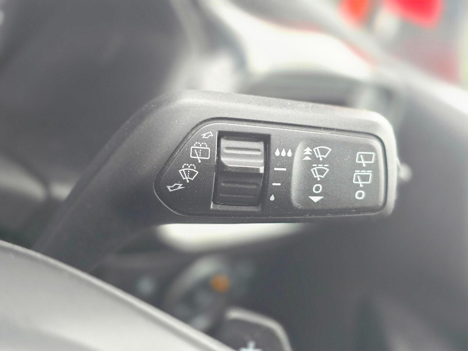 2017 Ford Fiesta image 37