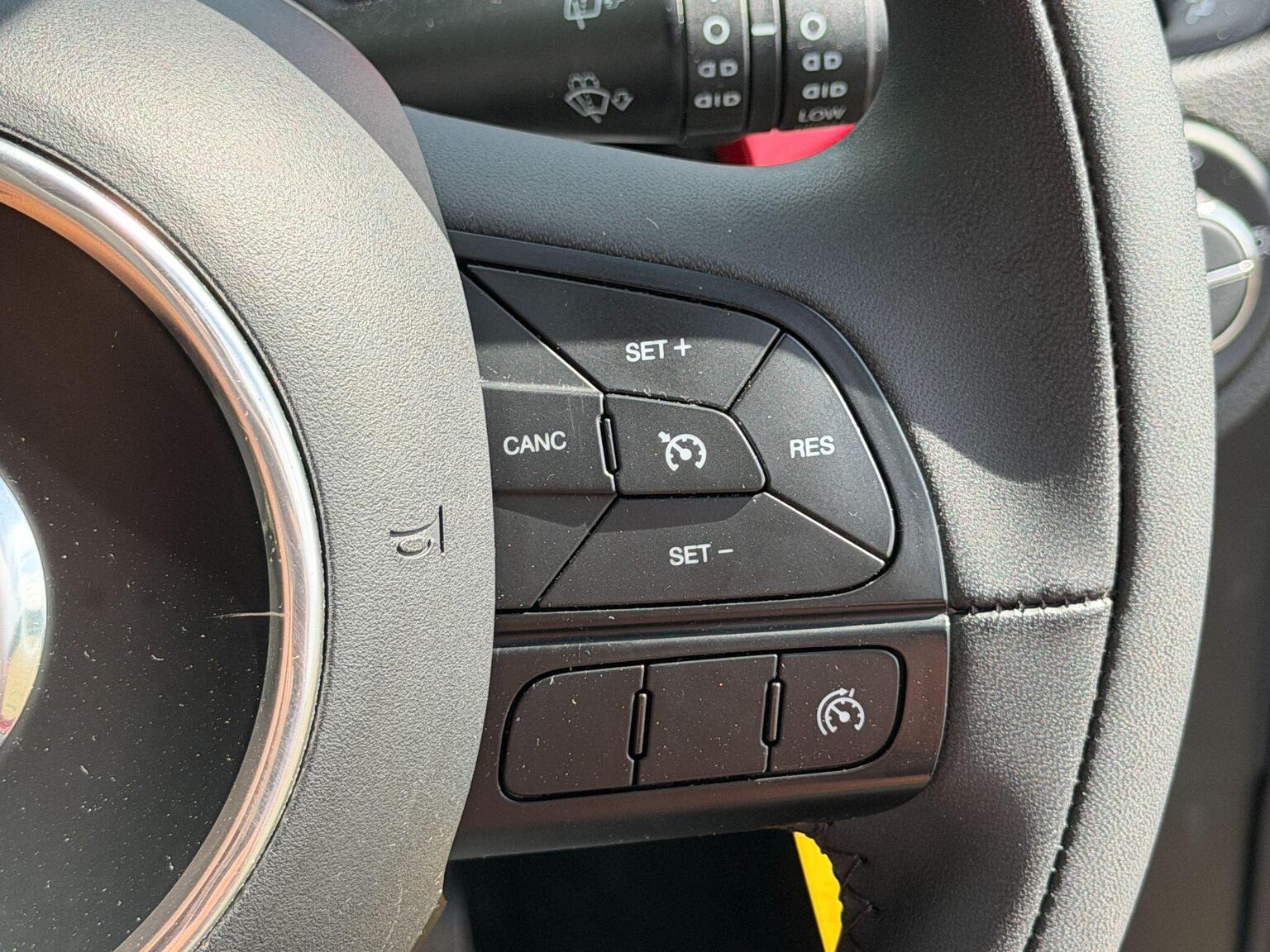 2016 Fiat 500X image 31