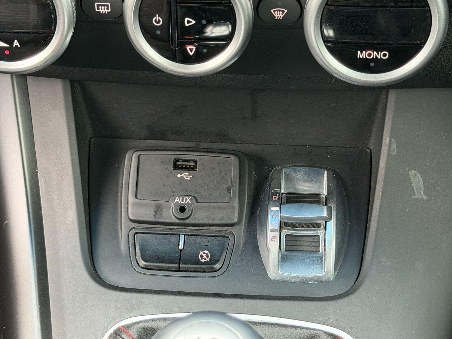 2014 Alfa Romeo Giulietta image 37