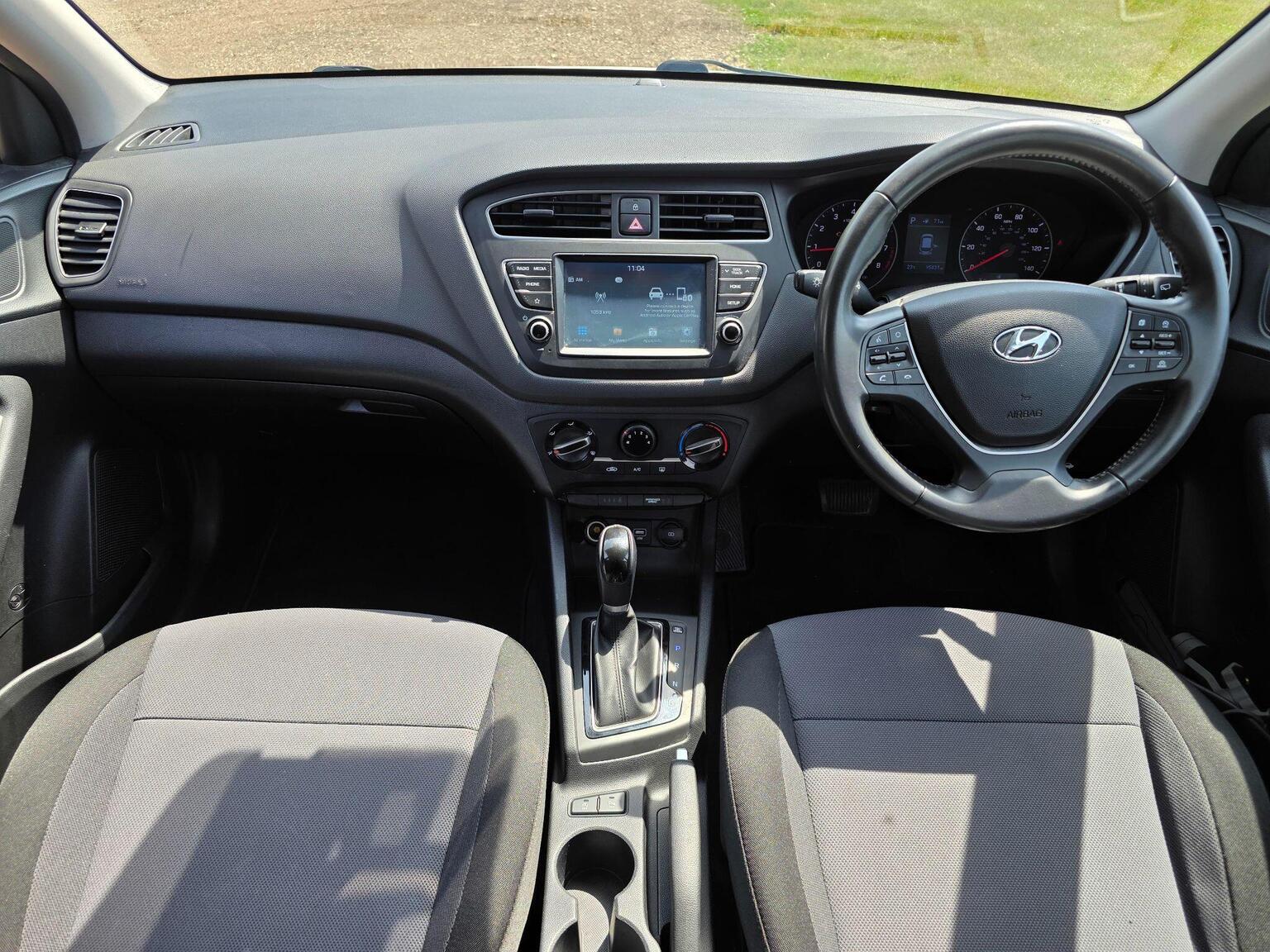 2018 Hyundai i20 image 30