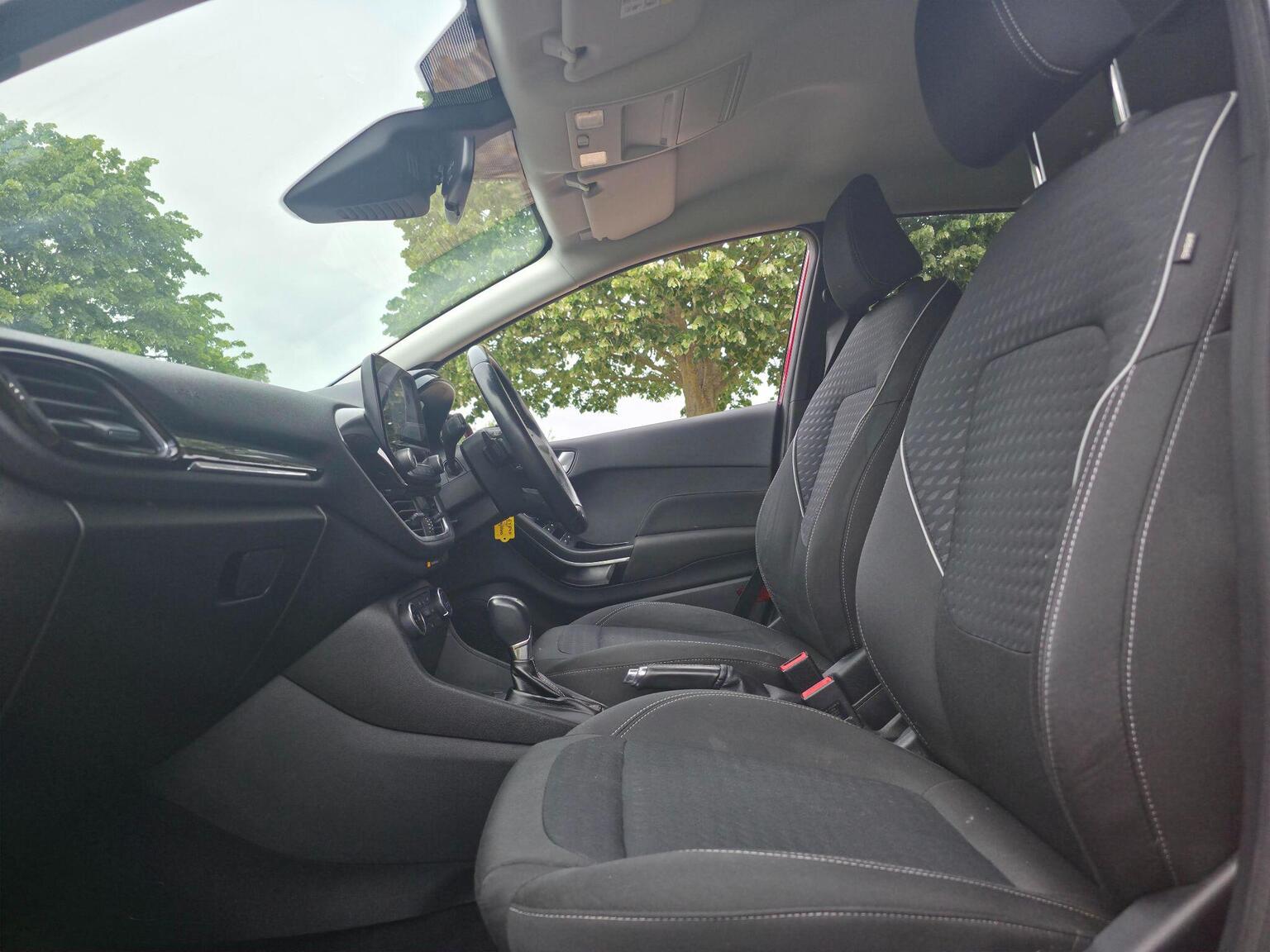 2017 Ford Fiesta image 24