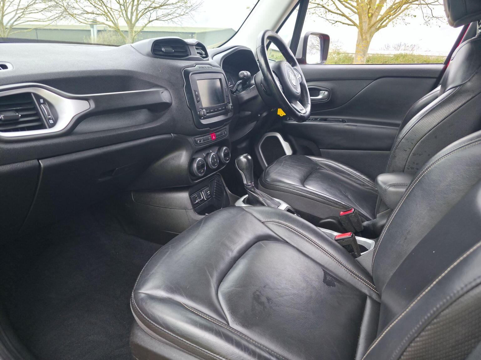 2017 Jeep Renegade image 24