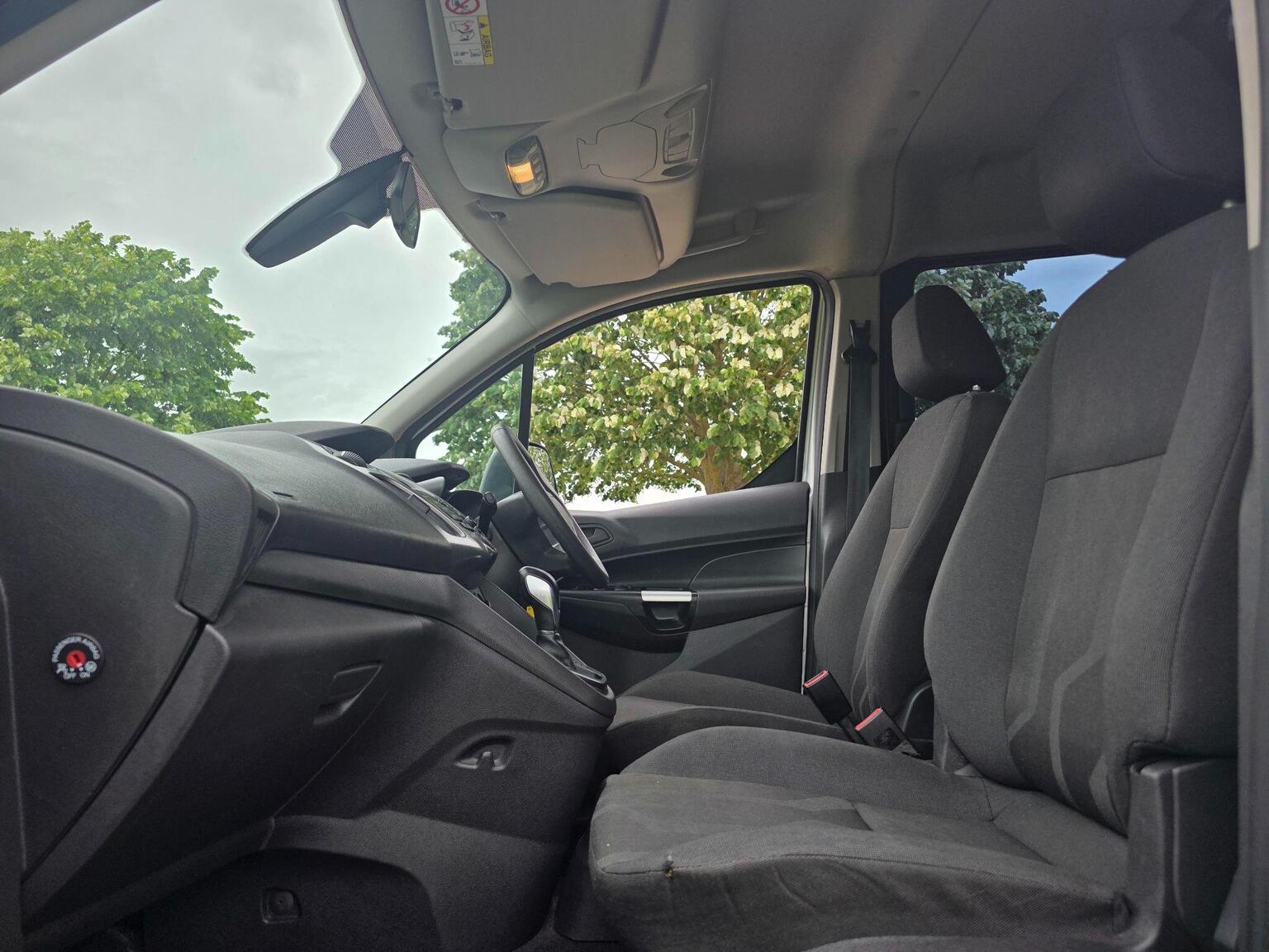 2017 Ford Grand Tourneo Connect image 25