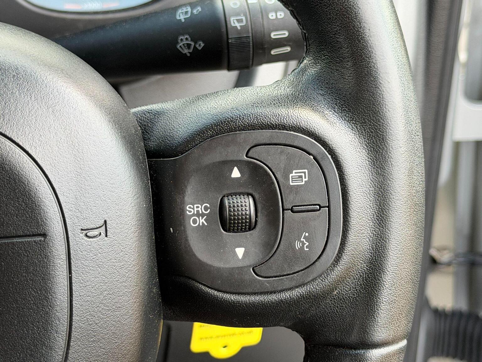 2017 Fiat Panda image 30