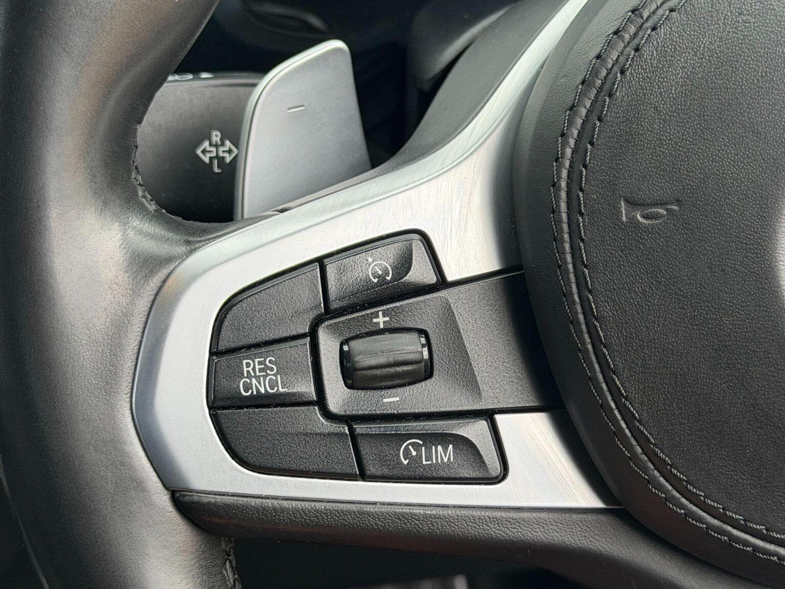 2019 BMW 5 Series image 38