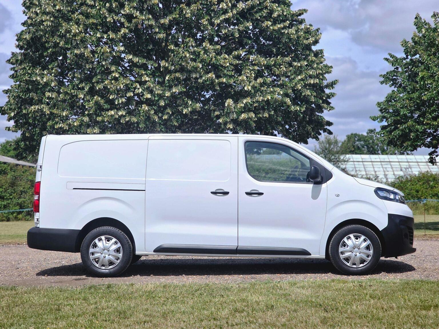 2022 Vauxhall Vivaro image 4