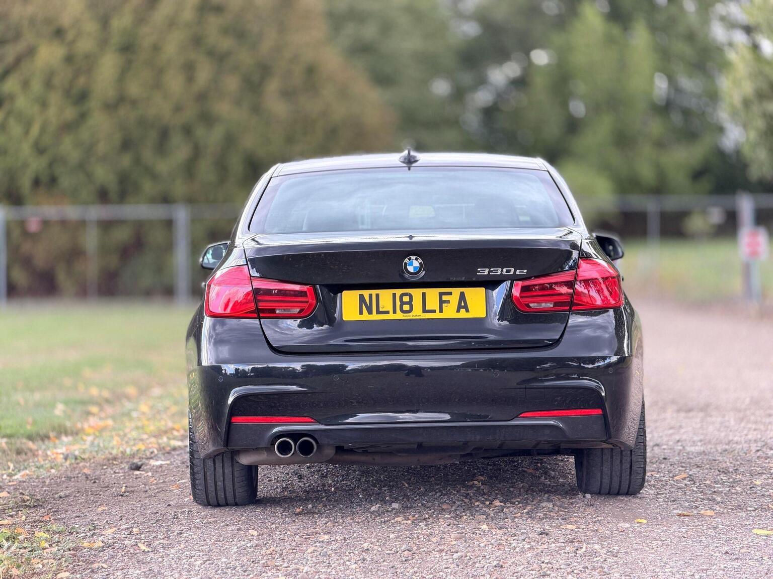 2018 BMW 3 Series image 9