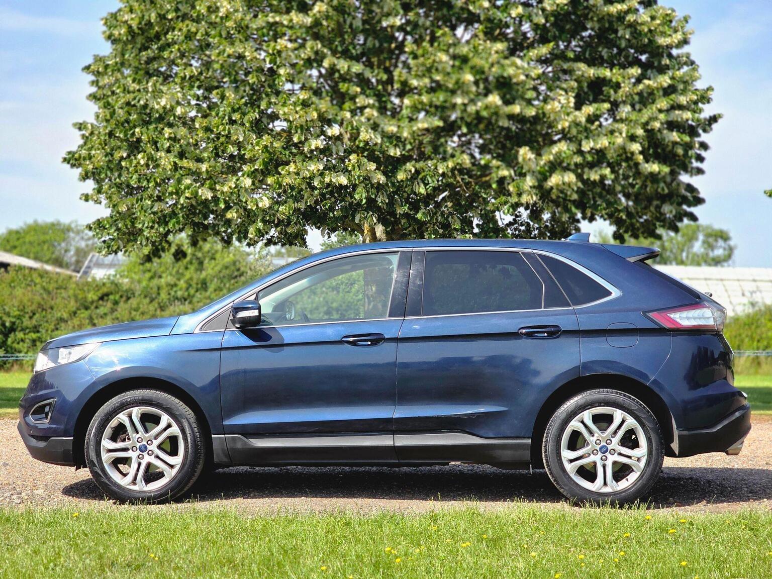 2017 Ford Edge image 13