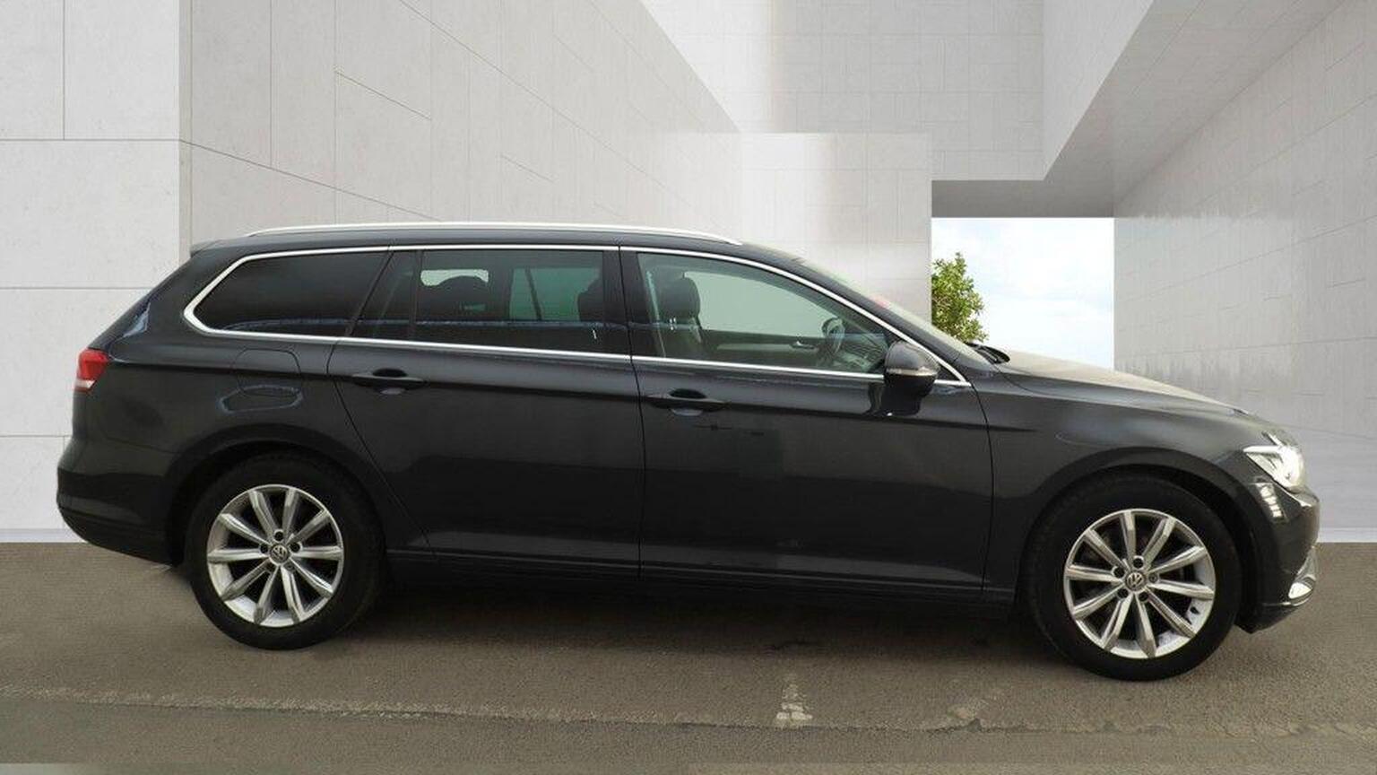 2019 Volkswagen Passat image 2