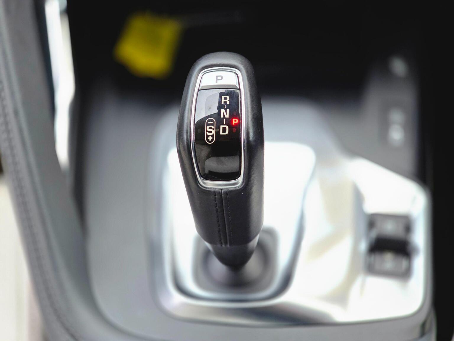 2018 Jaguar E-PACE image 38