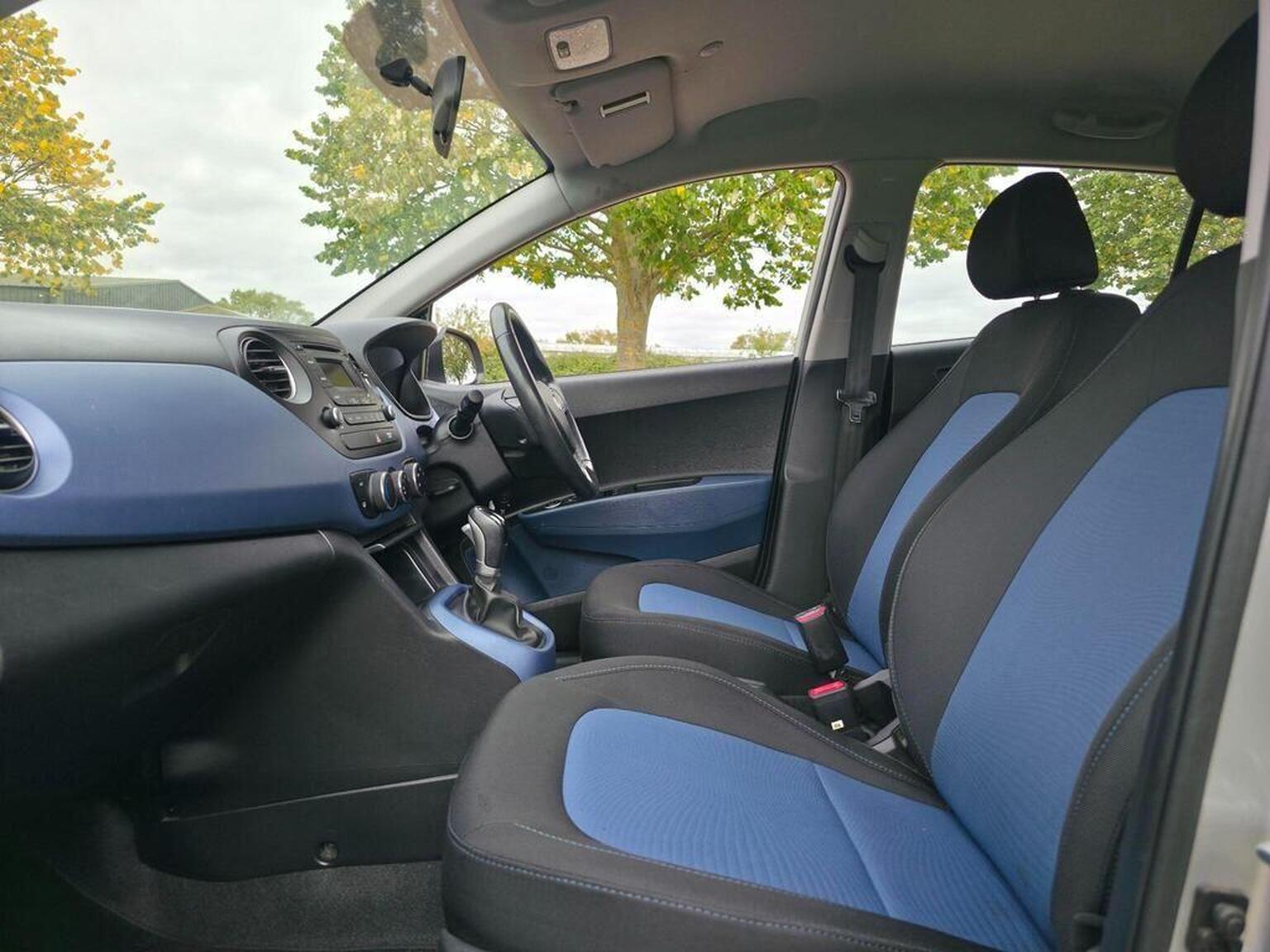 2016 Hyundai i10 image 25