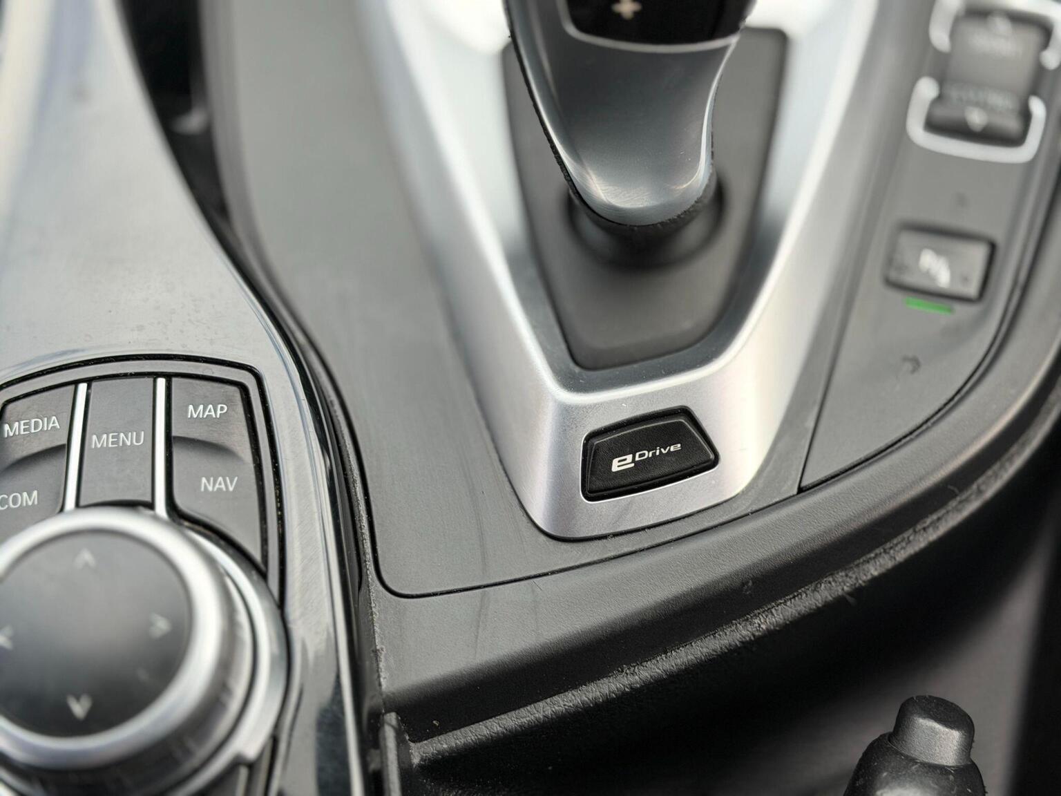 2018 BMW 3 Series image 39