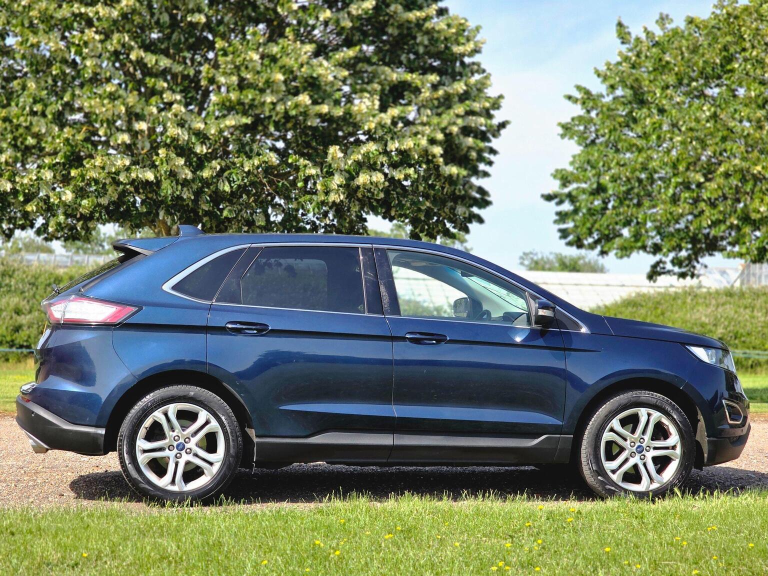 2017 Ford Edge image 3