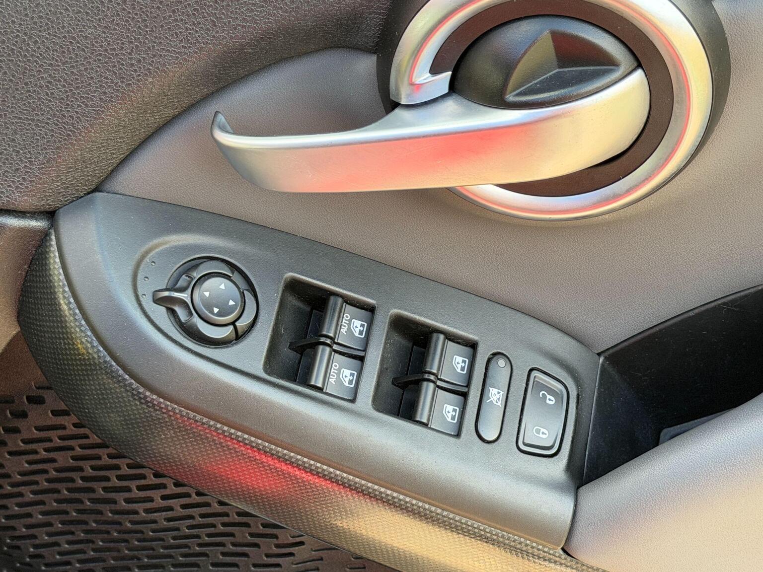 2016 Fiat 500X image 37