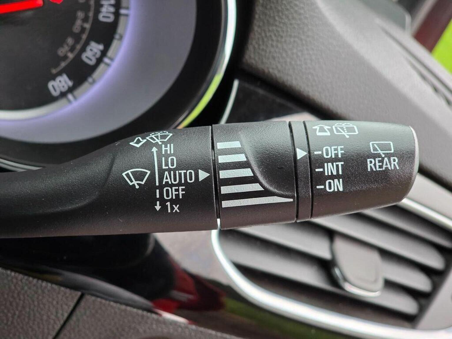 2016 Vauxhall Astra image 35