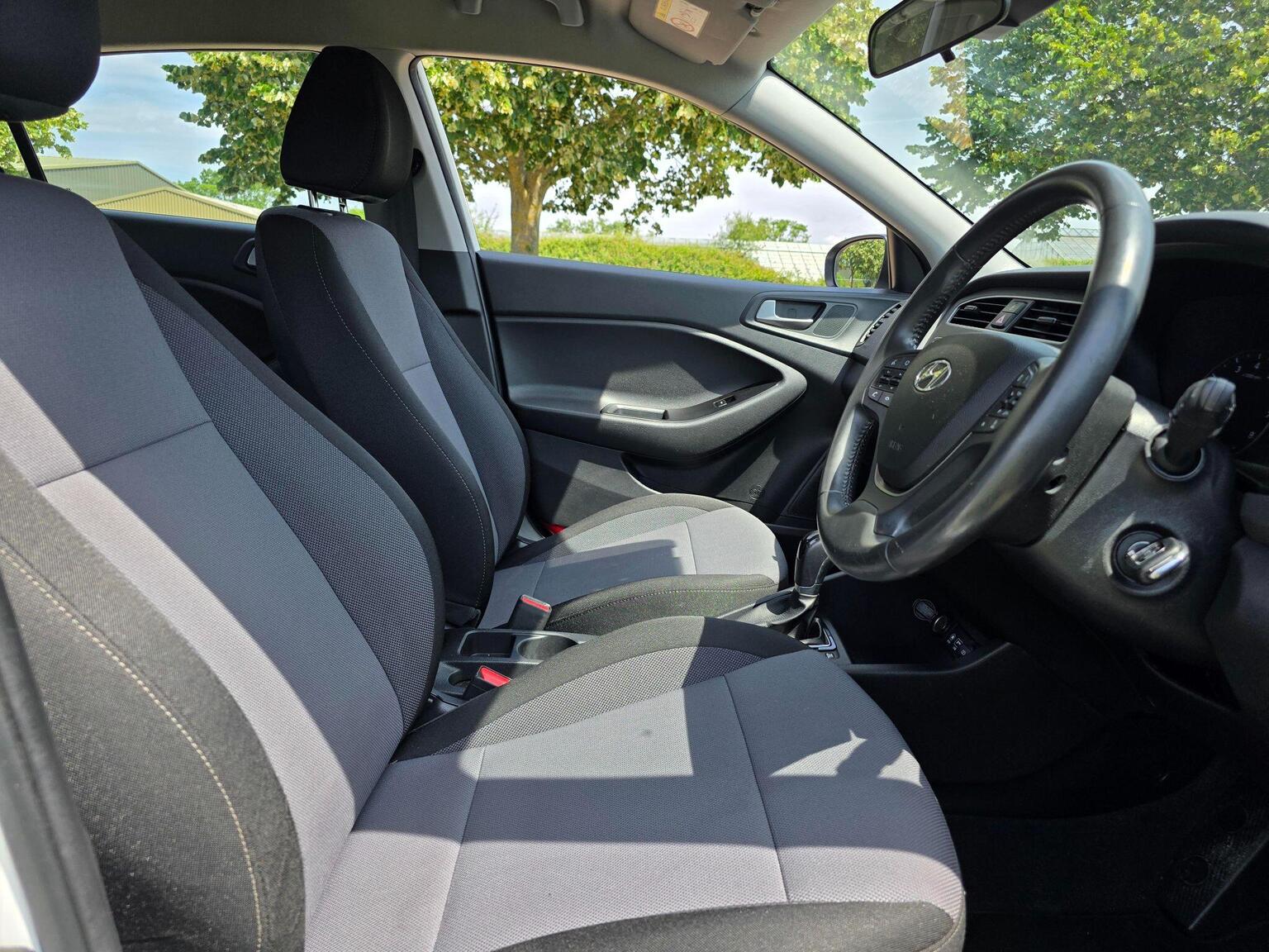2018 Hyundai i20 image 22