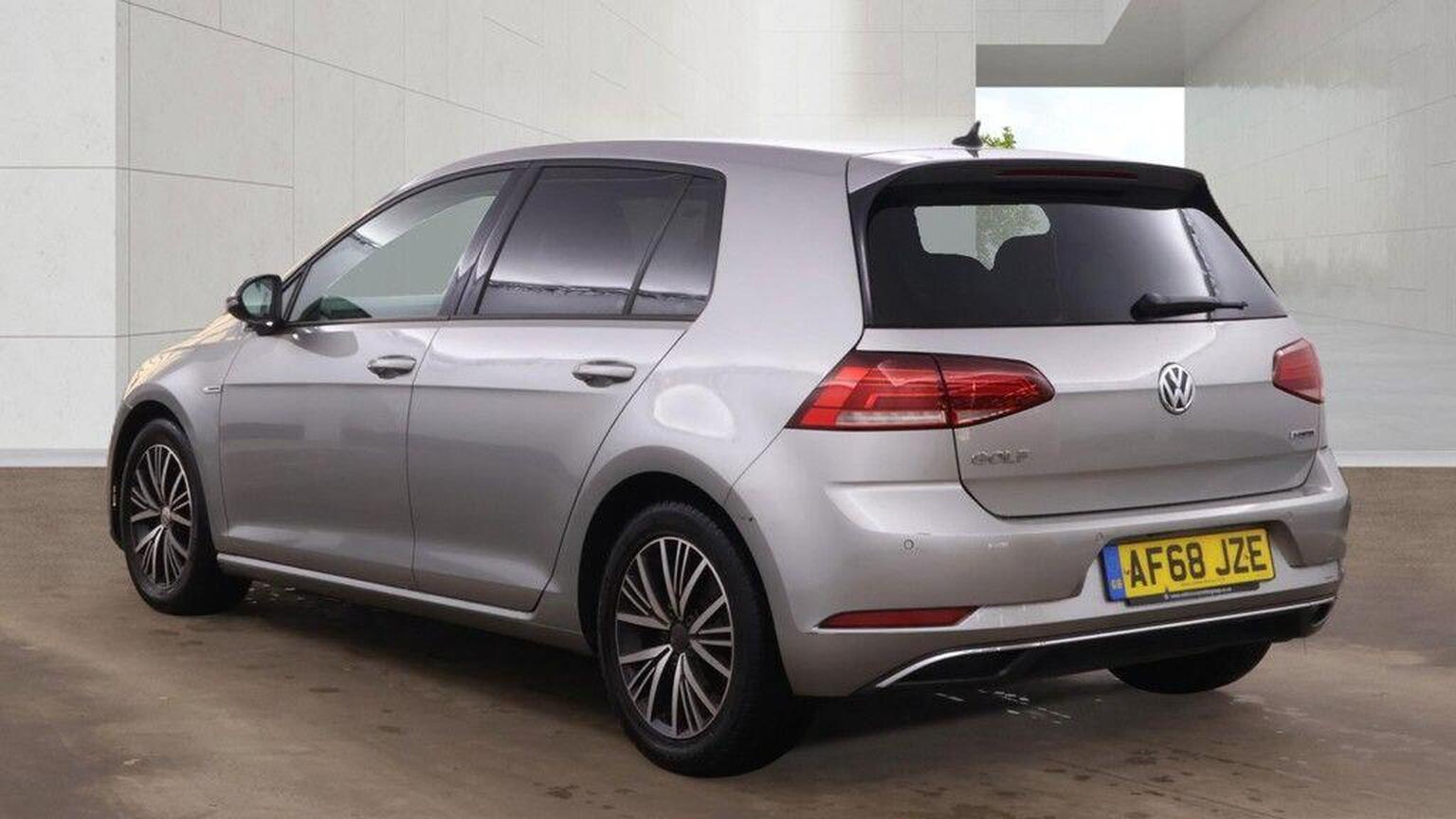 2018 Volkswagen Golf image 6