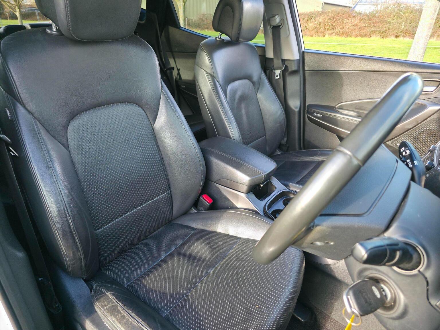 2017 Hyundai Santa Fe image 22