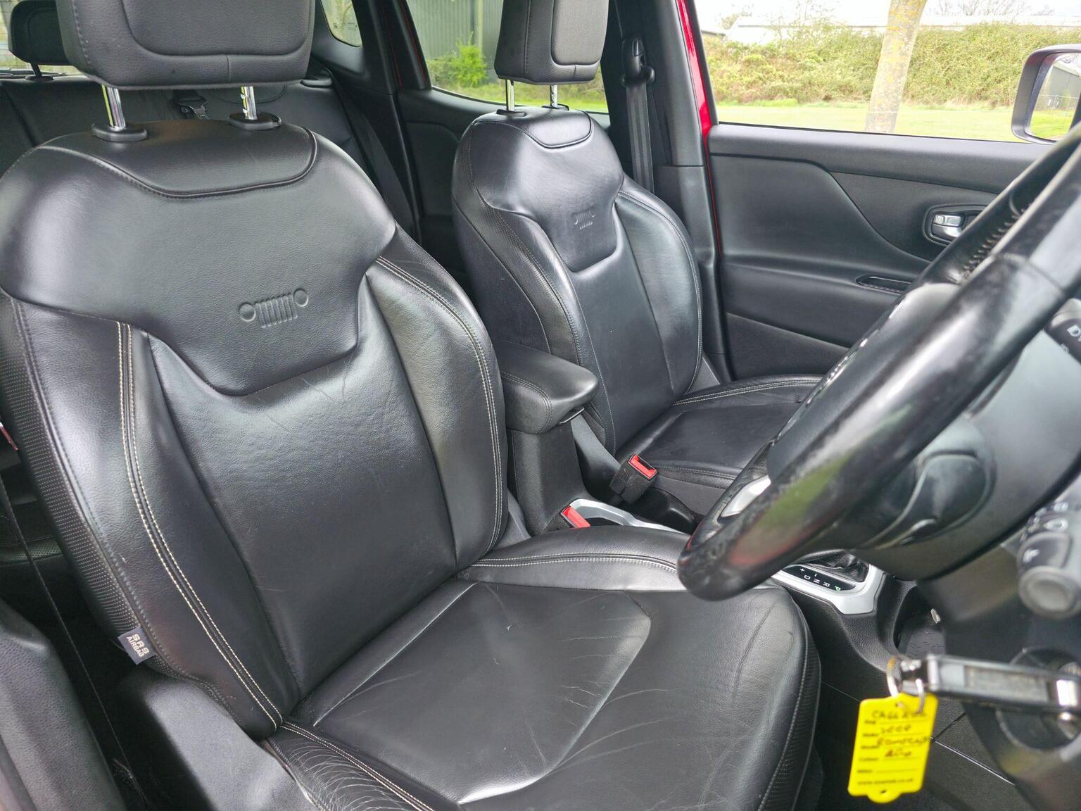 2017 Jeep Renegade image 27