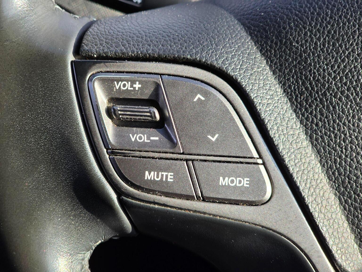 2017 Hyundai Santa Fe image 31