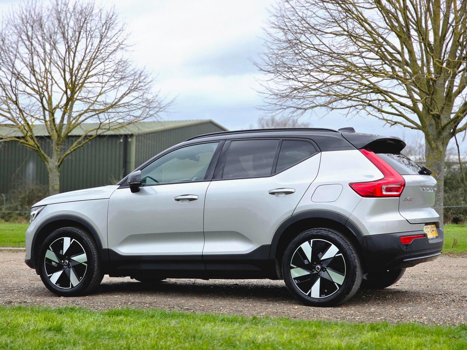 2024 Volvo EX40 image 11