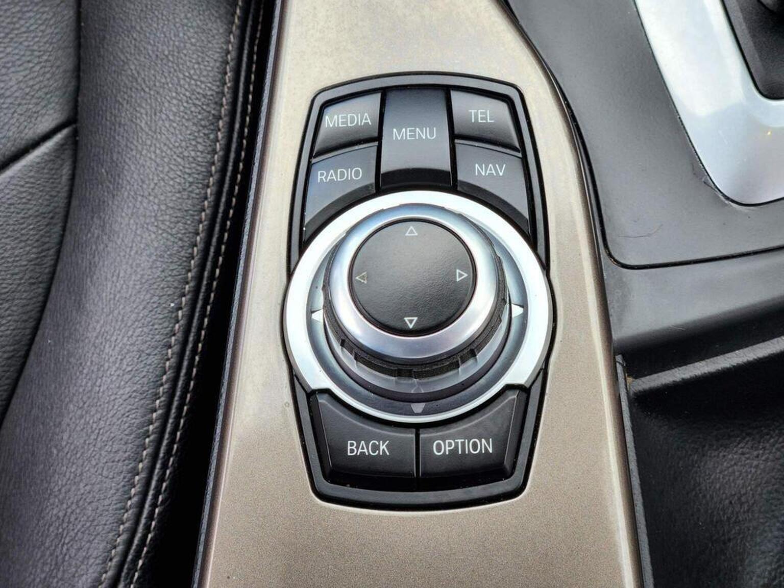2013 BMW 3 Series image 32