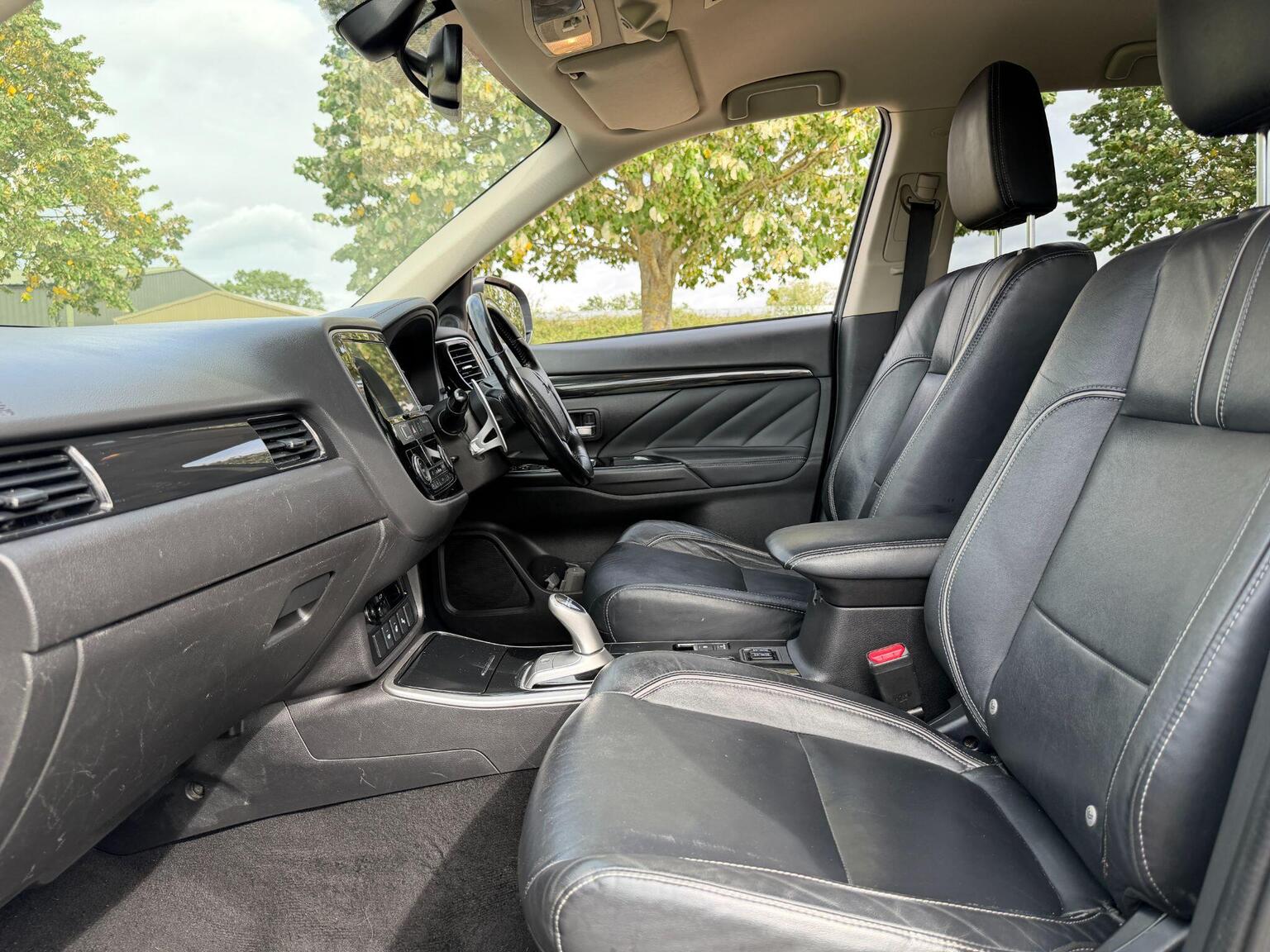 2018 Mitsubishi Outlander image 25