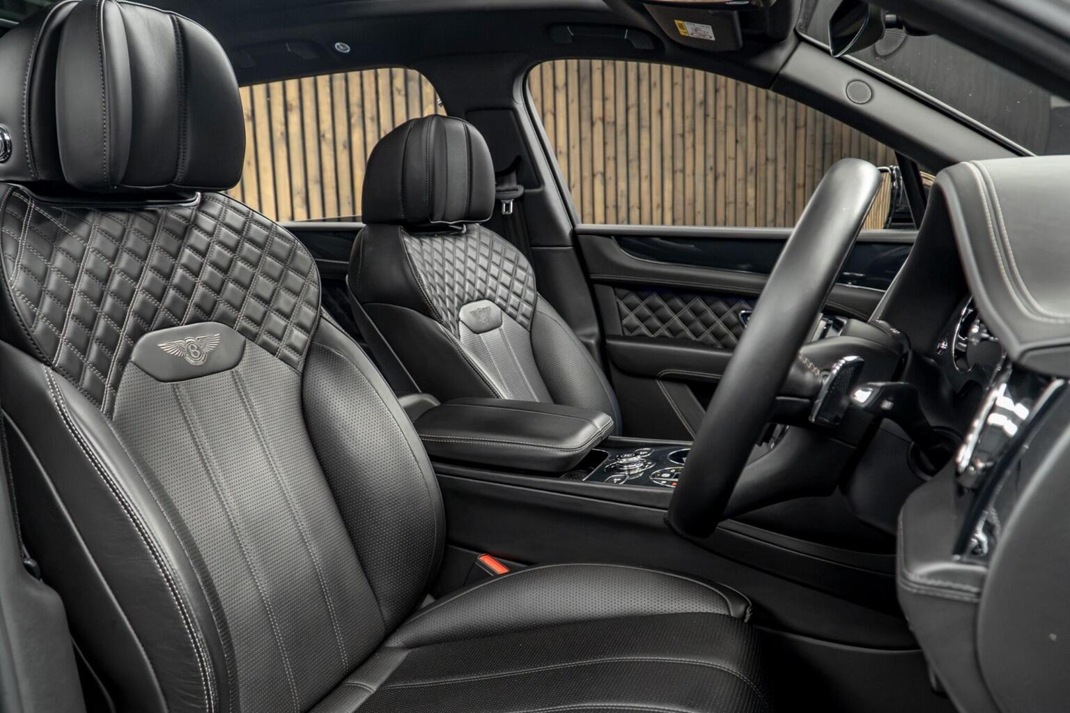 2021 Bentley Bentayga V8 Auto 4WD — photograph 2