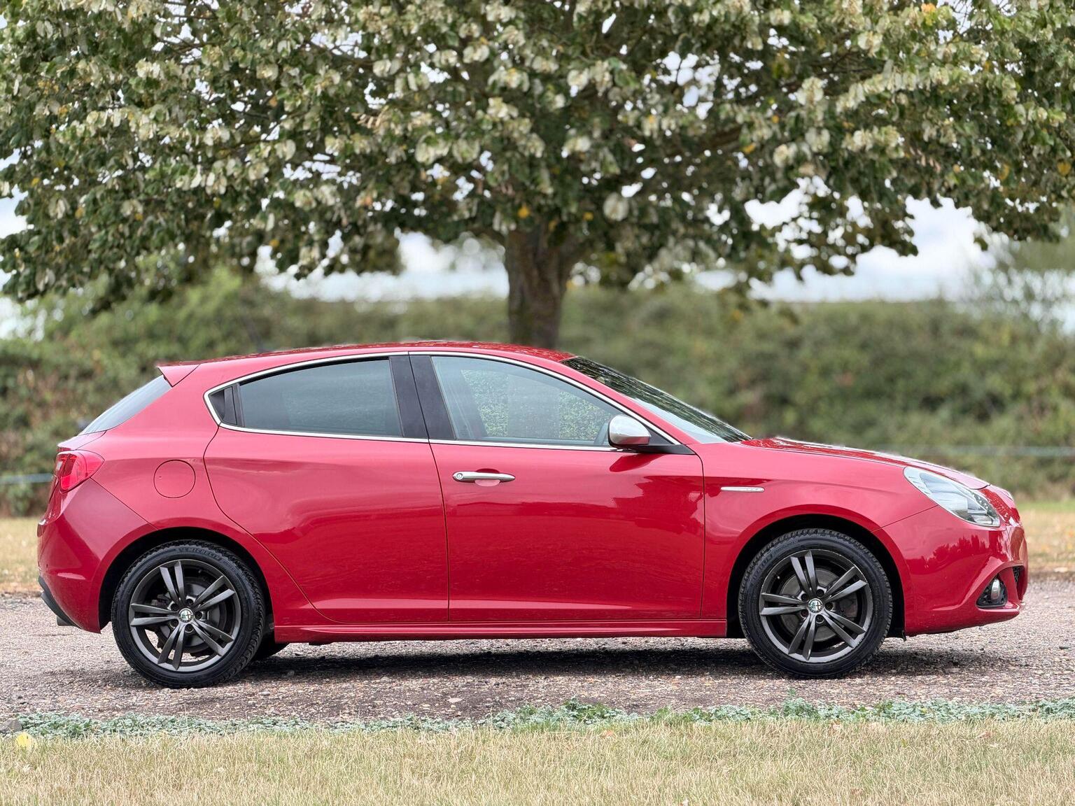 2014 Alfa Romeo Giulietta image 3