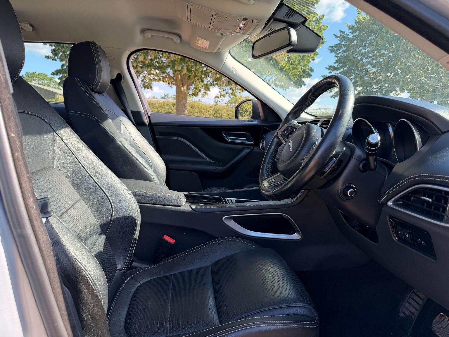 2018 Jaguar F-PACE image 23