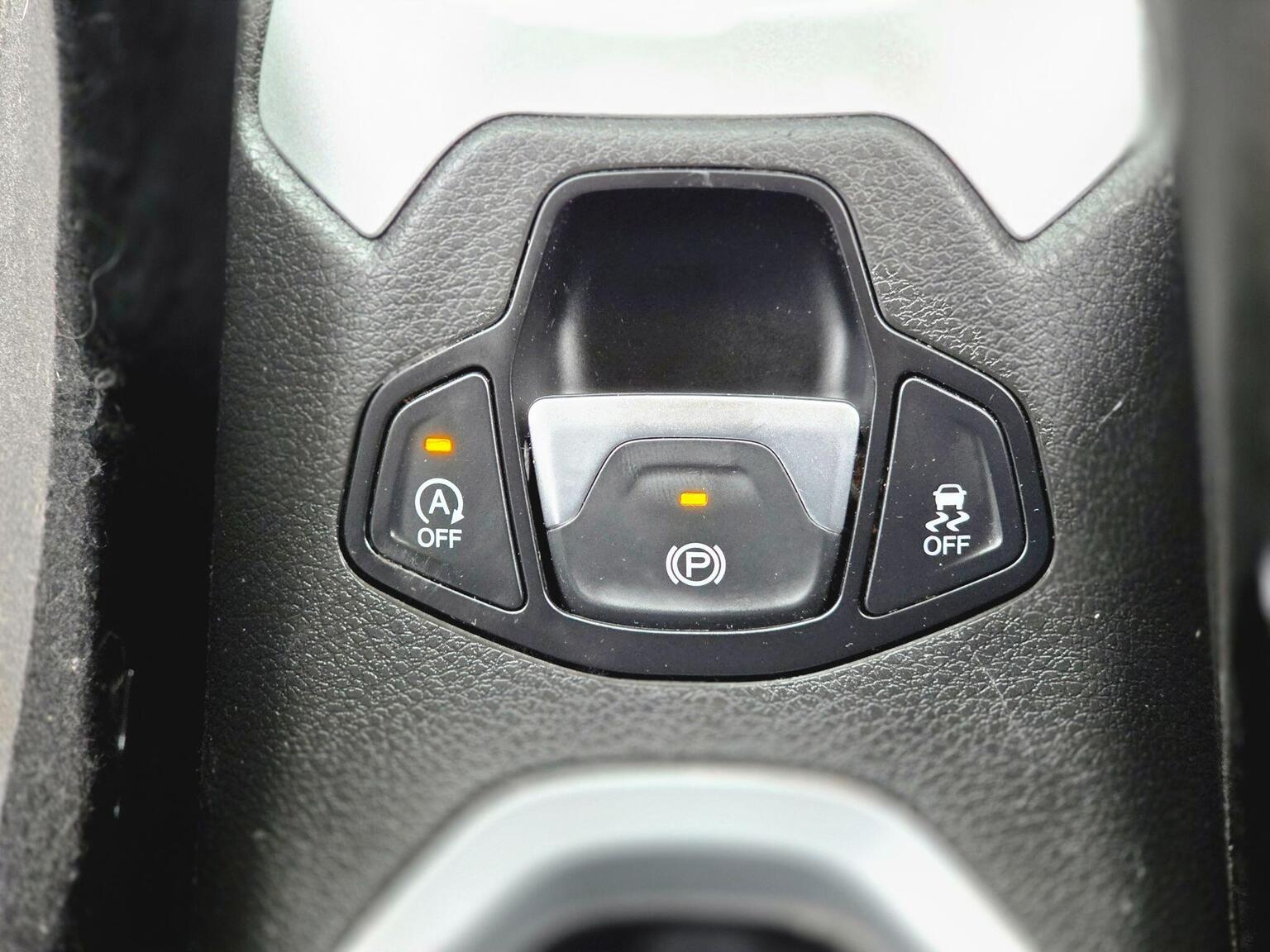 2017 Jeep Renegade image 40
