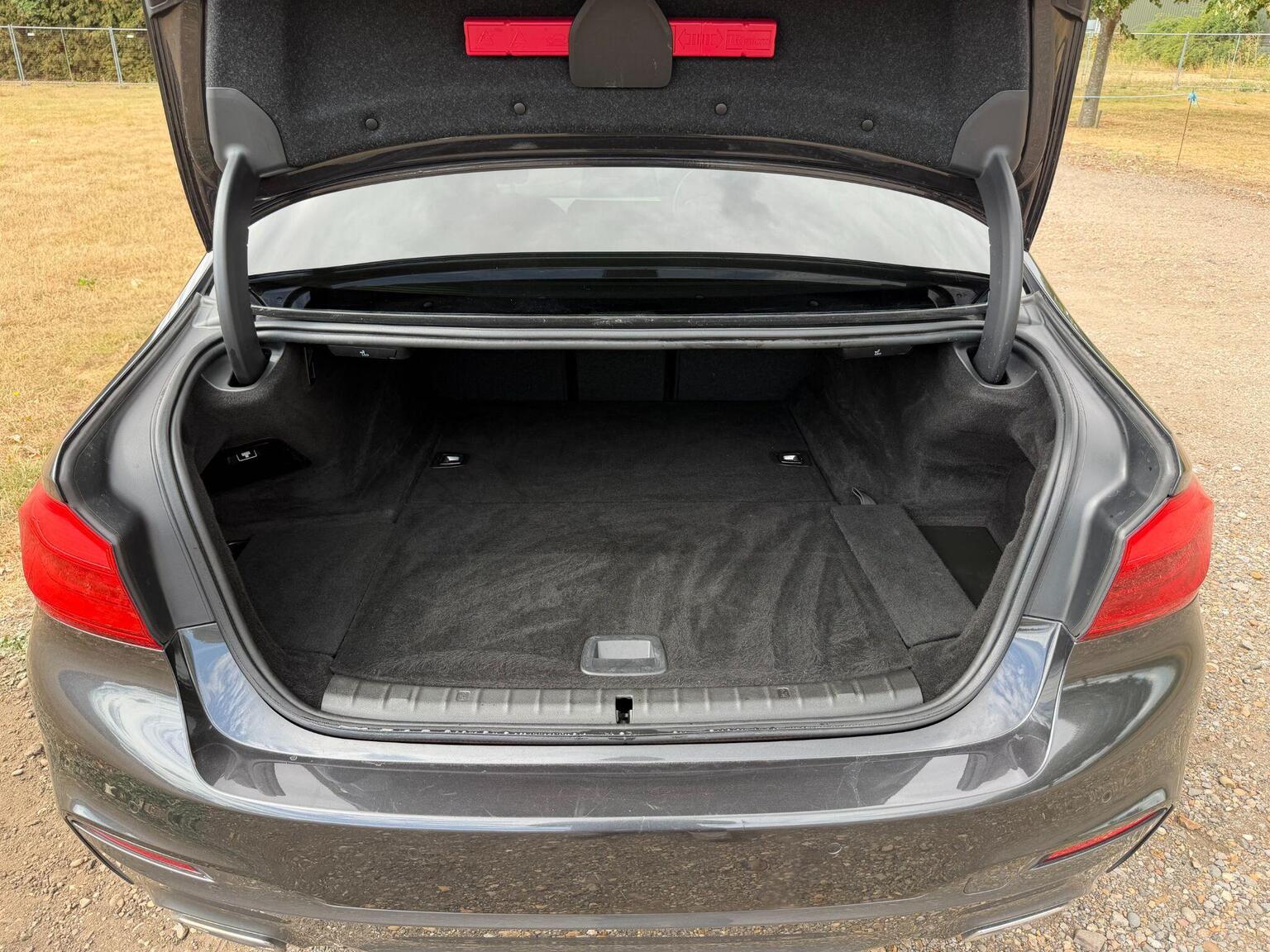 2019 BMW 5 Series image 54