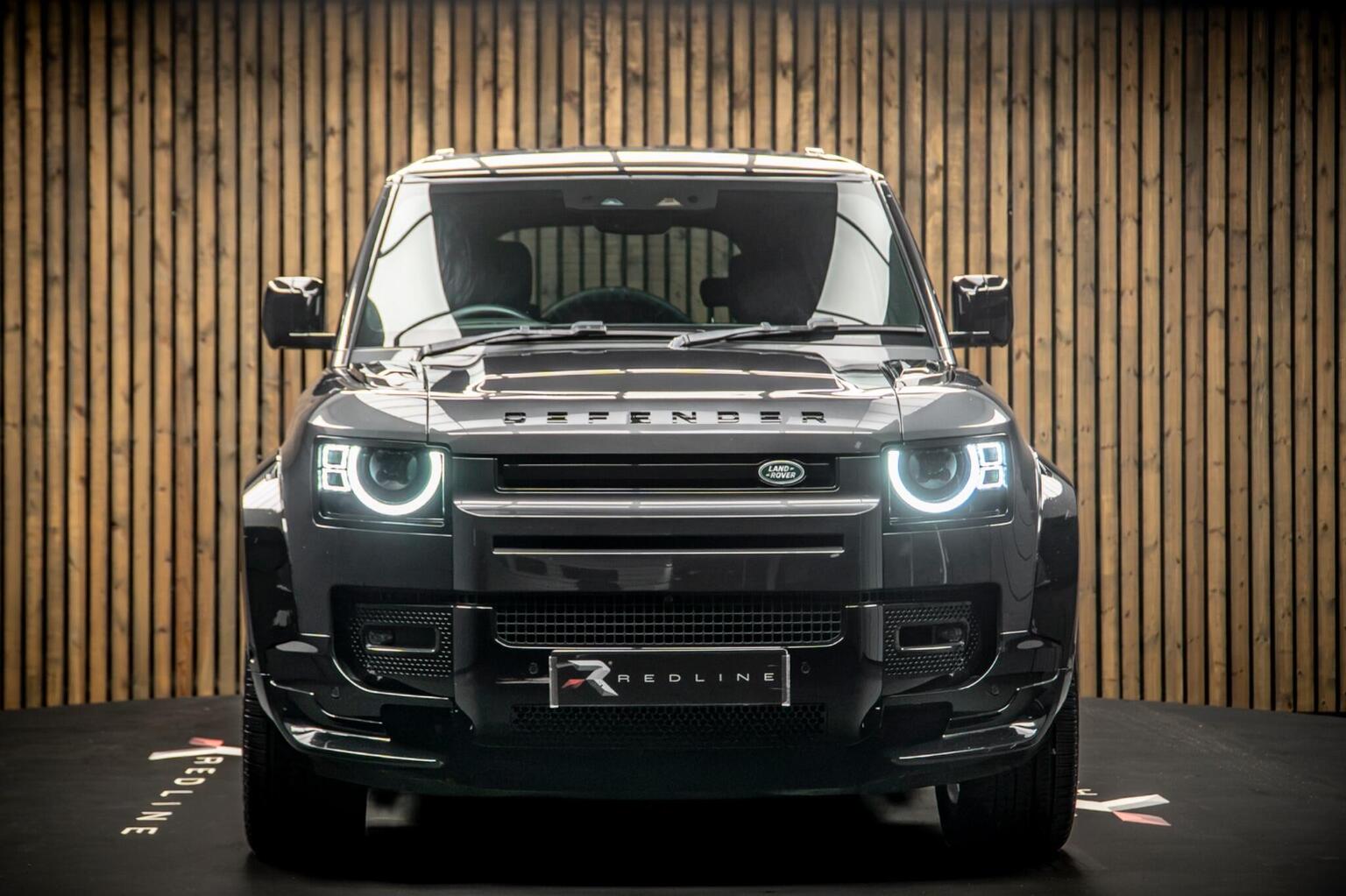 2024 Land Rover Defender 110 X-Dynamic HSE — photograph 5