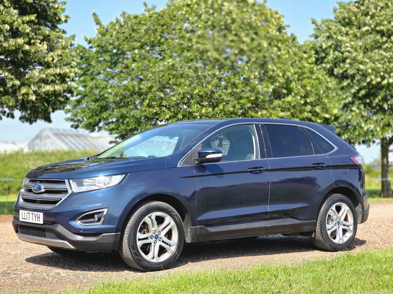 2017 Ford Edge image 15